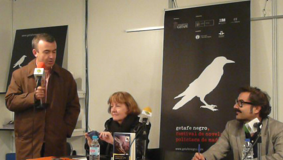 Ángela Martín del Burgo en el Getafe Negro junto a Lorenzo Silva y Carlos Augusto Casas